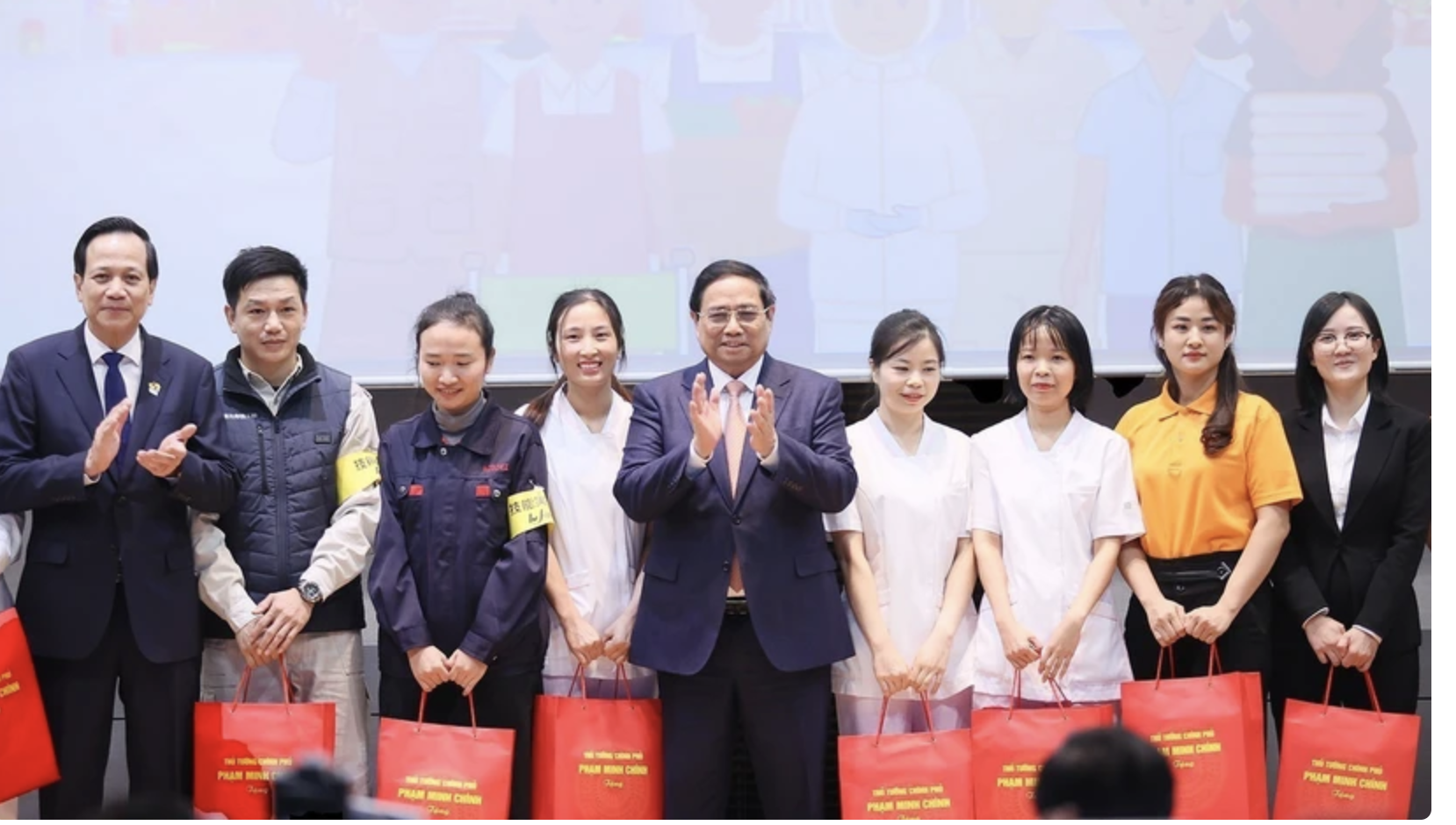 Thủ tướng: Tạo điều kiện sống và làm việc tốt nhất cho người lao động Việt Nam